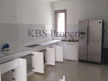 Disewa Rumah 2 Lantai Lokasi Villa Panbil - Batam