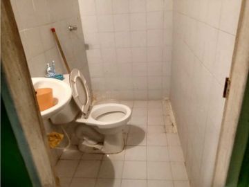 SE VENDE CASA ESQUINERA BARRIÓ LOS ROBLES