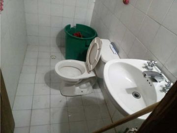 SE VENDE CASA ESQUINERA BARRIÓ LOS ROBLES