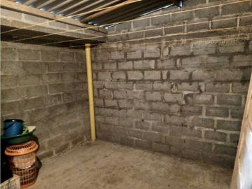 SE VENDE CASA ESQUINERA BARRIÓ LOS ROBLES