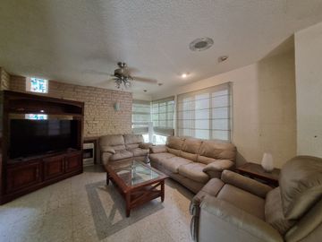 CASA EN VENTA EN MITRAS SUR
