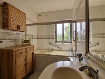 CASA EN VENTA EN MITRAS SUR