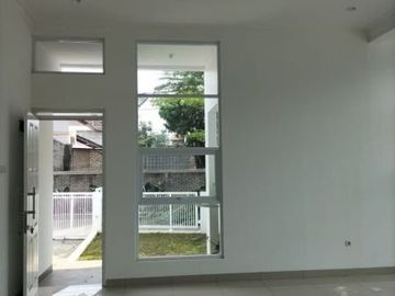 LANGKA Rumah Hook Mainroad Cisaranten Arcamanik Siap Huni Cash 1.5M