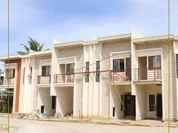 3BR, 2 Car Garage Townhouse in Lapu-Lapu, Breeza Coves