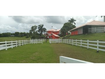 VENTA CASA CON TERRENO EN LA CHORRERA CERRO CAMA