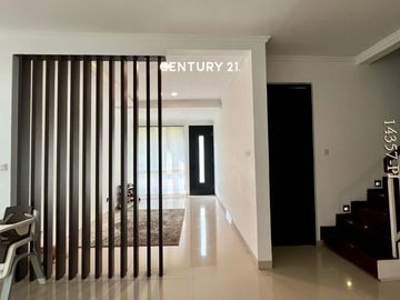 Disewakan Rumah Luas Semi Furnish Di Puri Bintaro Sektor 9