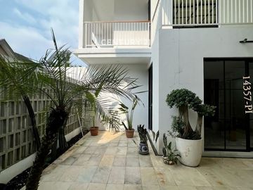 Disewakan Rumah Luas Semi Furnish Di Puri Bintaro Sektor 9