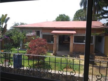 Residencia una sola planta en obra Gris en Ocotepec, Cuernavaca Mor.