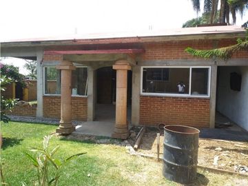 Residencia una sola planta en obra Gris en Ocotepec, Cuernavaca Mor.