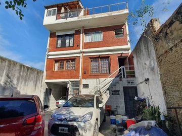 Casa para 2 Familias en venta en Lanus Oeste