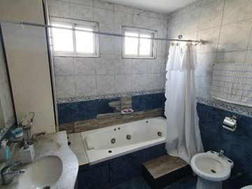 Casa para 2 Familias en venta en Lanus Oeste