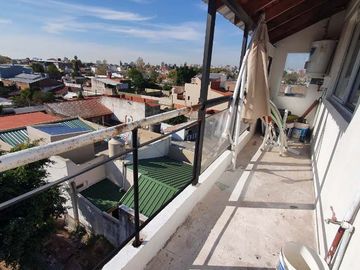 Casa para 2 Familias en venta en Lanus Oeste