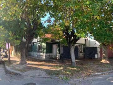 Casa con Departamento en venta en Quilmes Oeste Centro