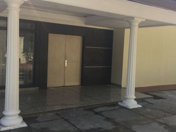 DI JUAL/DI SEWA RUMAH (Ada Kolam Renang)DI JL. KEMANG TIMUR JAKARTA SELATAN