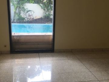 DI JUAL/DI SEWA RUMAH (Ada Kolam Renang)DI JL. KEMANG TIMUR JAKARTA SELATAN