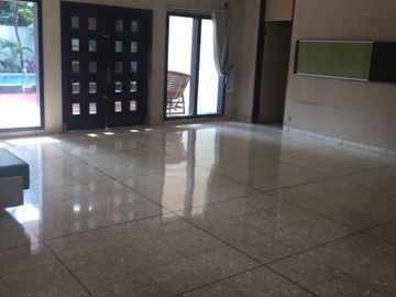DI JUAL/DI SEWA RUMAH (Ada Kolam Renang)DI JL. KEMANG TIMUR JAKARTA SELATAN