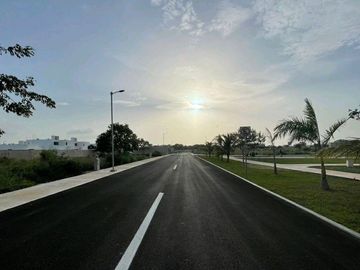 CASA DE UNA PLANTA DE ENTREGA INMEDIATA EN  PRIVADA INARA RESIDENCIAL, MÉRIDA