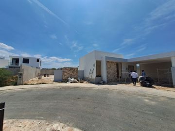 CASA DE UNA PLANTA DE ENTREGA INMEDIATA EN  PRIVADA INARA RESIDENCIAL, MÉRIDA