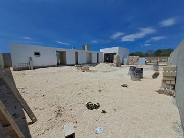 CASA DE UNA PLANTA DE ENTREGA INMEDIATA EN  PRIVADA INARA RESIDENCIAL, MÉRIDA