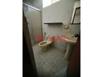 ¡Gran Oportunidad De Inversión! Casa De 3 Pisos Con 2 Locales Comerciales + Minidepartamento – Villa María Del Triunfo