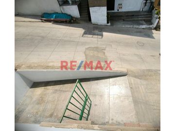 ¡Gran Oportunidad De Inversión! Casa De 3 Pisos Con 2 Locales Comerciales + Minidepartamento – Villa María Del Triunfo