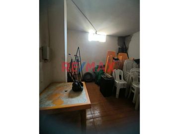 ¡Gran Oportunidad De Inversión! Casa De 3 Pisos Con 2 Locales Comerciales + Minidepartamento – Villa María Del Triunfo