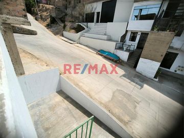 ¡Gran Oportunidad De Inversión! Casa De 3 Pisos Con 2 Locales Comerciales + Minidepartamento – Villa María Del Triunfo