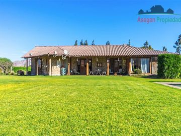 Casa en Venta en Parcela con hermosa casa en venta en sector Chamonate