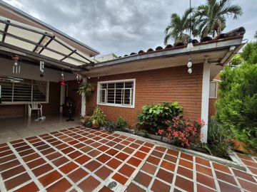 casa en venta en urbanización la flora. Cod V9190431