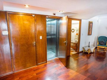 Venta Departamento 4 Dormitorios Con Cochera  - Barrio  Abasto
