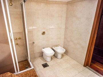 Venta Departamento 4 Dormitorios Con Cochera  - Barrio  Abasto