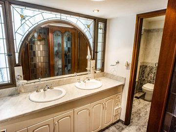 Venta Departamento 4 Dormitorios Con Cochera  - Barrio  Abasto