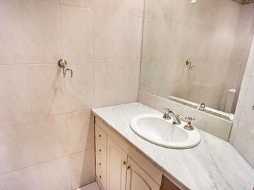 Venta Departamento 4 Dormitorios Con Cochera  - Barrio  Abasto