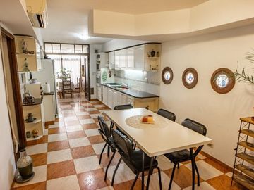 Venta Departamento 4 Dormitorios Con Cochera  - Barrio  Abasto