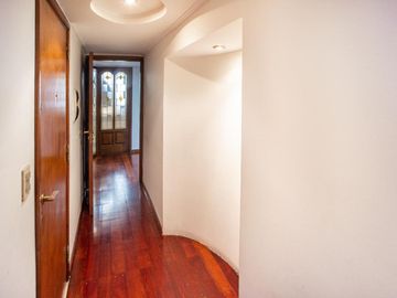 Venta Departamento 4 Dormitorios Con Cochera  - Barrio  Abasto