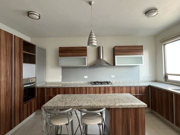 VENDO CASA EN PARQUE NILO LOMAS DE ANGELOPOLIS