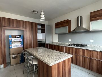 VENDO CASA EN PARQUE NILO LOMAS DE ANGELOPOLIS