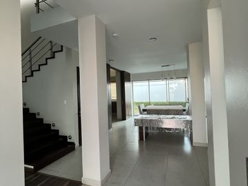 VENDO CASA EN PARQUE NILO LOMAS DE ANGELOPOLIS