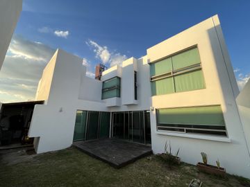 VENDO CASA EN PARQUE NILO LOMAS DE ANGELOPOLIS