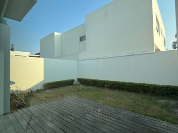 VENDO CASA EN PARQUE NILO LOMAS DE ANGELOPOLIS