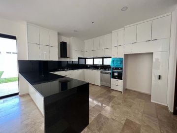 CASA VENTA MÉRIDA, MODELO THO, 484m2, 4 HABITS, EQUIPADA, PRANA DZITYÁ.