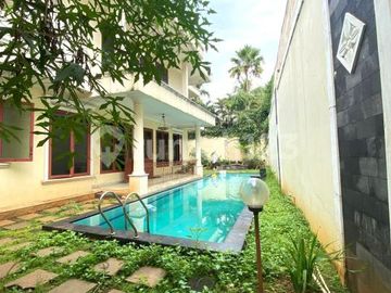 Rumah Luas 887M2 Berlayout Lapang dengan Private Pool di Cilandak