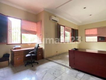 Rumah Luas 887M2 Berlayout Lapang dengan Private Pool di Cilandak