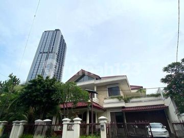 Rumah Luas 887M2 Berlayout Lapang dengan Private Pool di Cilandak
