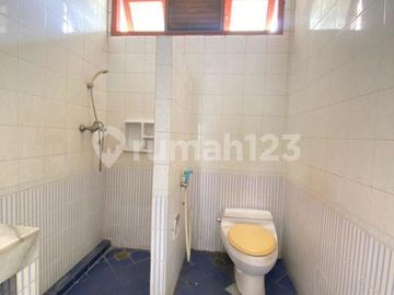 Rumah Luas 887M2 Berlayout Lapang dengan Private Pool di Cilandak