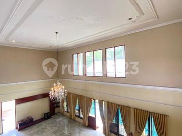 Rumah Luas 887M2 Berlayout Lapang dengan Private Pool di Cilandak