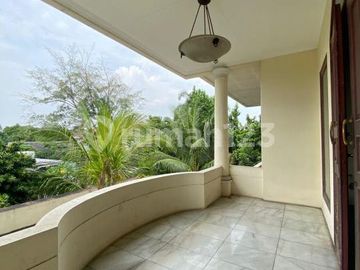 Rumah Luas 887M2 Berlayout Lapang dengan Private Pool di Cilandak