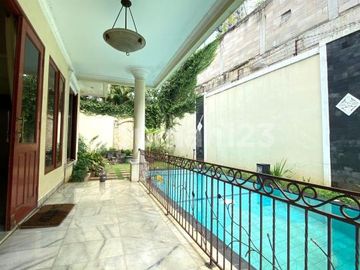 Rumah Luas 887M2 Berlayout Lapang dengan Private Pool di Cilandak