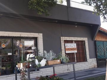 VENTA DE EXCELENTE INMUEBLE INTEGRADO POR UNA CASA, UN LOCAL Y UN DEPARTAMENTO MONOAMBIENTE - IDEAL INVERSORES