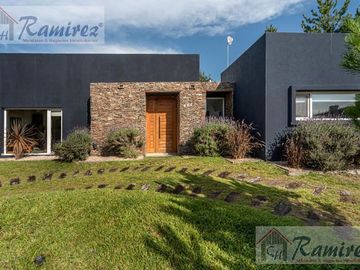 Casa Quinta 5 Amb. En Venta Pileta, Sauna y Jacuzzi - Costa Esmeralda, Pinamar